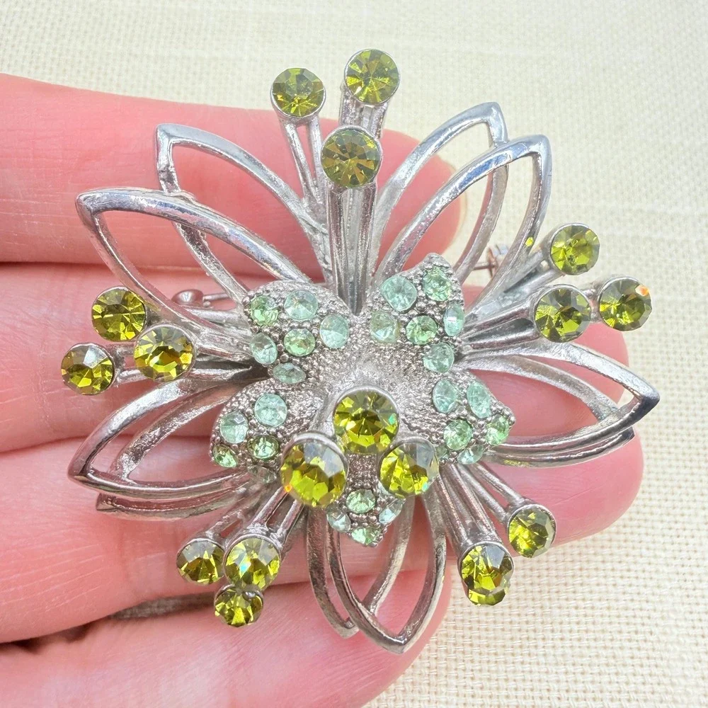 Vintage Retro Silver Tone Sparkling Green Rhinestone Floral Brooch Pendant